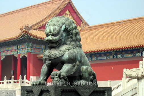 Bronze Lion at Forbidden City Entrance 청동 사자 자금성 출입구. 청동 사자 도시