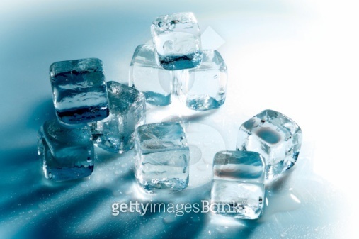 Melting Ice Cubes 이미지 (91484309) - 게티이미지뱅크 Melting Ice Cubes