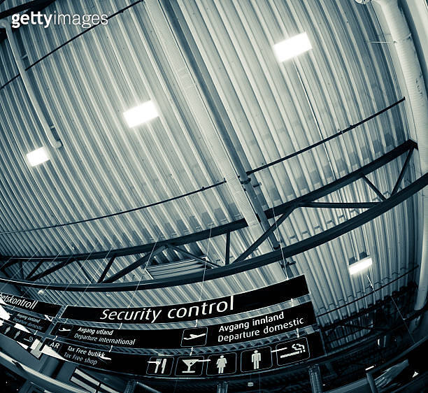 security sign before body scanner in oslo (182856303) - 게티이미지뱅크