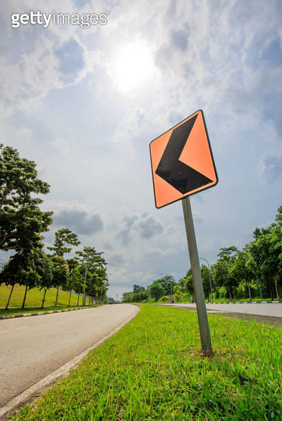 Traffic sign turn left curve and road in the forest (1166158739) - 게티이미지뱅크