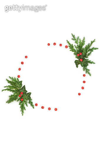 Abstract Christmas Wreath with Fir and Holly Berries (1337590177) - 게티이미지뱅크