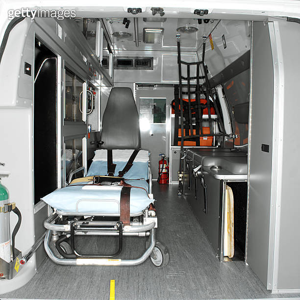 medical apparatus fitted inside an ambulance (stk157003rke) - 게티이미지뱅크