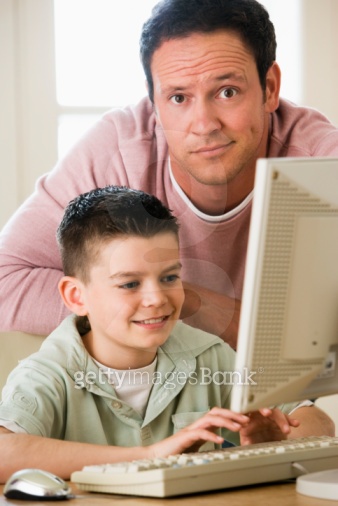 Boy and father using computer 이미지 (80406204) - 게티이미지뱅크