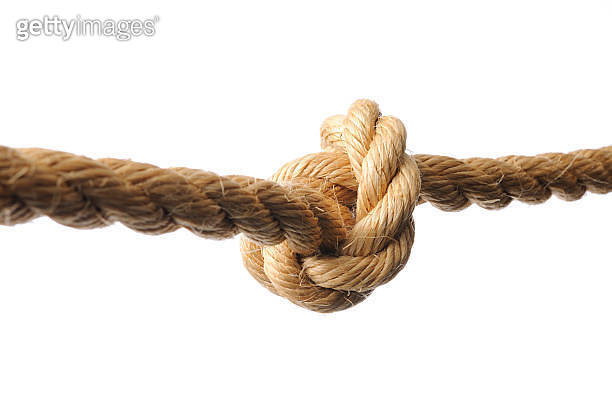 Isolated shot of tied knot on rope against white background 이미지 ...