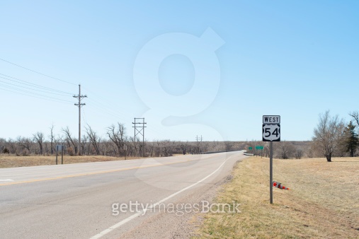 Highway 54 at Kansas, USA. 이미지 (168730647) 게티이미지뱅크