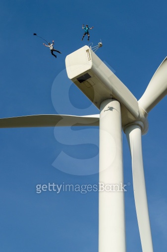 BASE-jumpers leaping off a wind turbine 이미지 (459152723) - 게티이미지뱅크