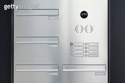 Silver Intercom Sign Modern silver doorbells letter boxes and intercom (171263869) - 게티이미지뱅크