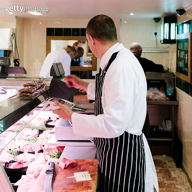British Butcher with credit card reader 이미지 (523381917) - 게티이미지뱅크