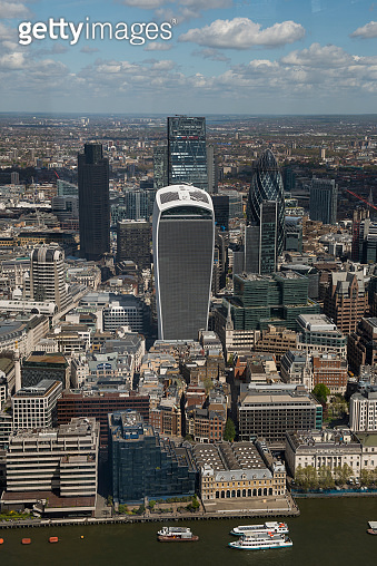 Aerial view of London city high rise buildings and skyscrapers 이미지 ...