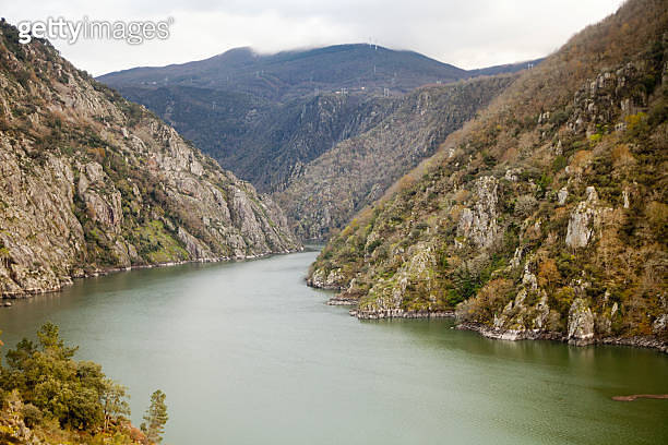 River Sil reservoir, gorge valley in Ribeira Sacra, Galicia, Spain. 이미지 ...