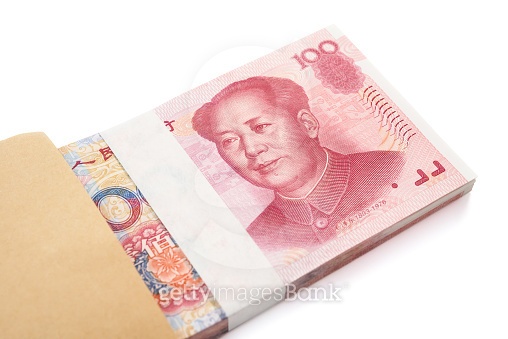16 Rmb stack of RMB paper currency in an envelope with path (519267022) - 게티이미지뱅크