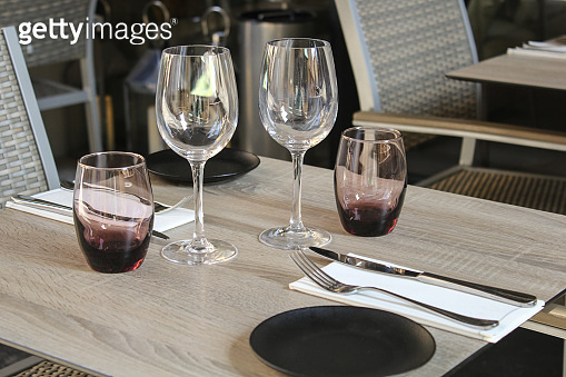 cafe-setting-867055972