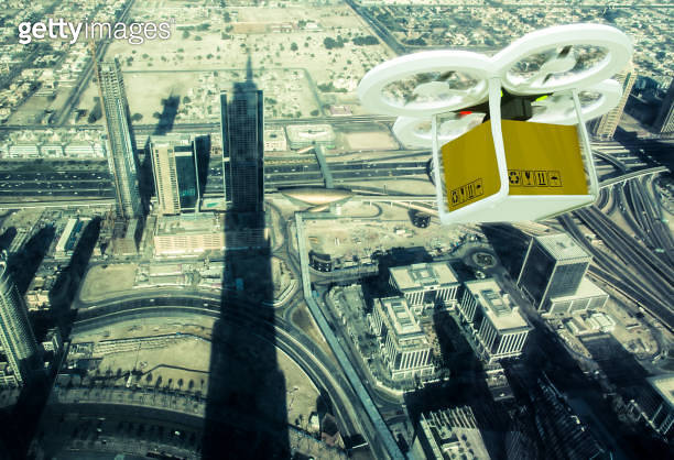 Delivery drone fly shoot in Dubai skyline Logistics 이미지 (1054959776 ...