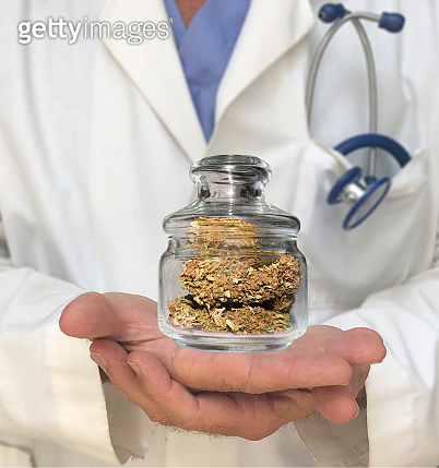 Medical cannabis is offered by doctor to patient 이미지 (967484158) - 게티이미지뱅크