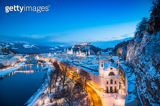 Salzburg old town in winter at twilight, Austria 이미지 (1068907994) - 게티이미지뱅크