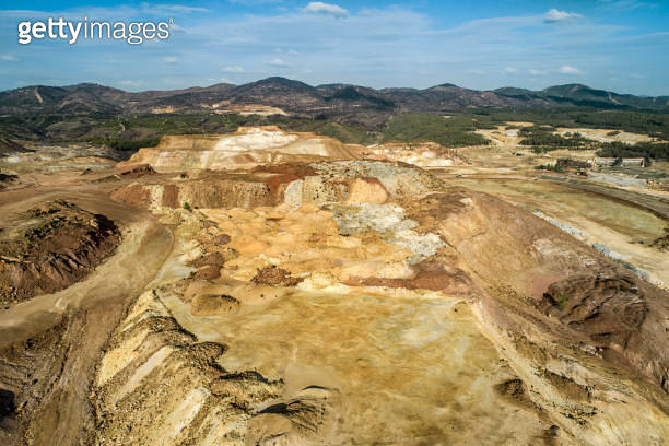 Pit Tech Rio Tinto Open pit mines in Rio Tinto Huelva Spain (1075484710) - 게티이미지뱅크