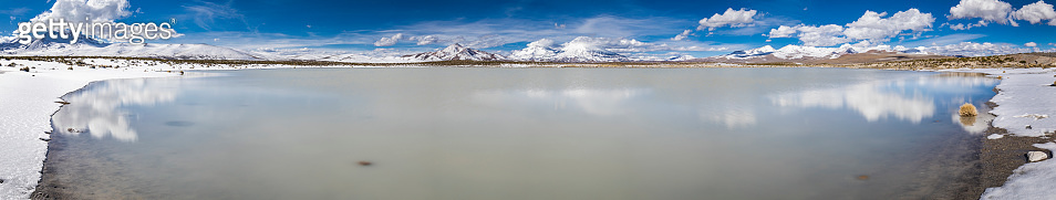 The great 'Nevados de Payachatas' with the Pomerape and Parinacota