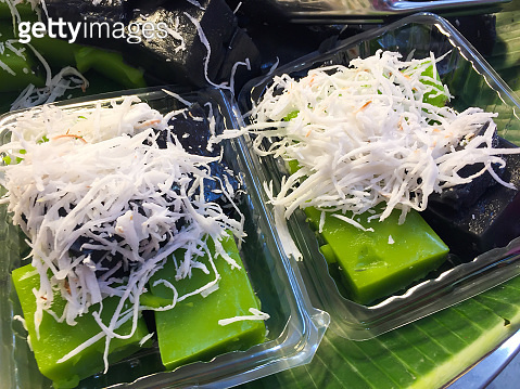 Black Coconut Sweet Pudding (Kanom Piakpoon) 이미지 (1006614540) 게티이미지뱅크