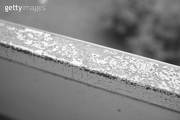 Paint Splinter White Balcony railings weathered - Paint splinter need painting 이미지 ...