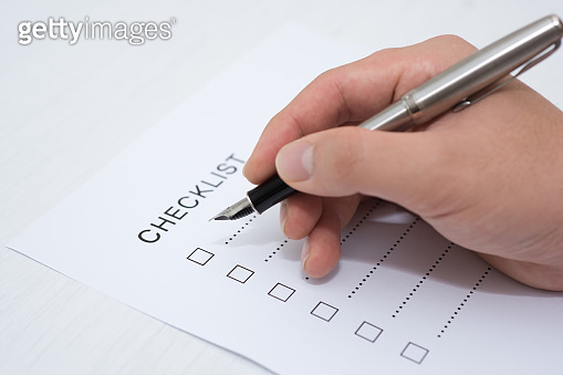 Close-up Of Person's Hand Marking On Checklist Form 이미지 (1140993171 ...