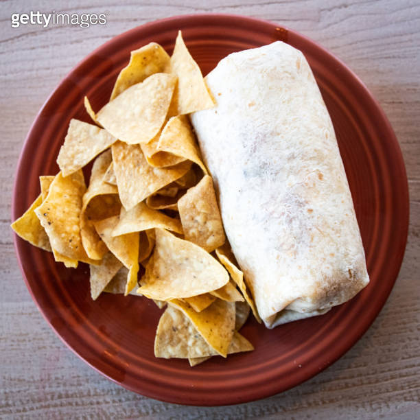 Burrito and tortilla chips 이미지 (1135881183) 게티이미지뱅크