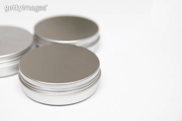 Lip balm in metallic tins 이미지 (1188394884) - 게티이미지뱅크