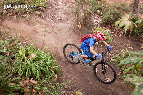 Speedy 7 Year Old Riding A Mountain Bike 이미지 (1178176459) - 게티이미지뱅크