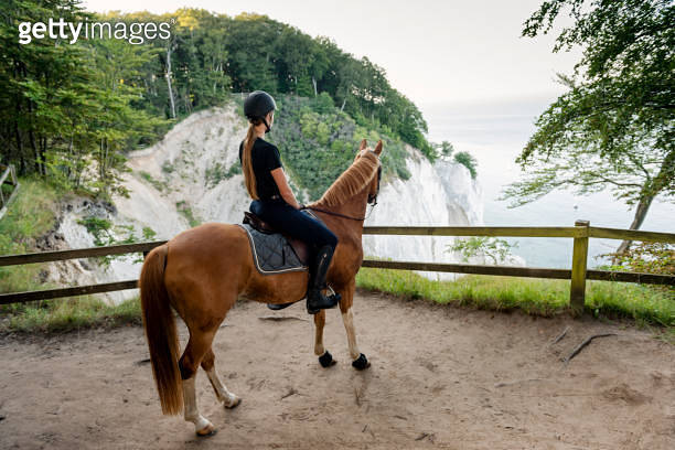 Horse riding at Moens Klint in Denmark 이미지 (1177894412) - 게티이미지뱅크