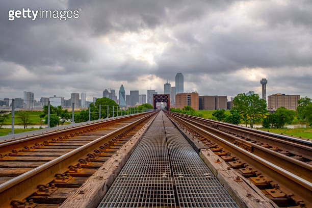 Dallas Train Rails Dallas looking from railroad track (1156721301) - 게티이미지뱅크