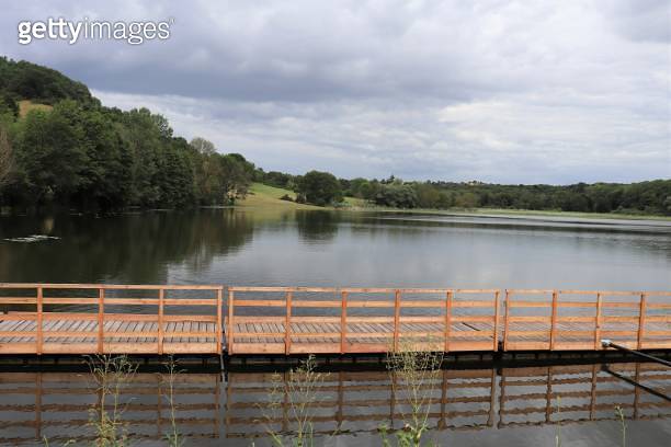 Montjoux pond at Saint John of Bournay 이미지 (1164969650) 게티이미지뱅크