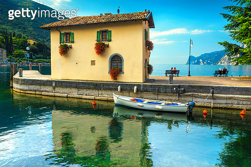 Torbole harbor with fishing boat and colorful building, Garda lake 이미지 ...