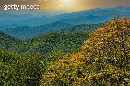 Sun Blue Ridge Sun Glow over the Blue Ridge Mountains 이미지 (1290296752) - 게티이미지뱅크
