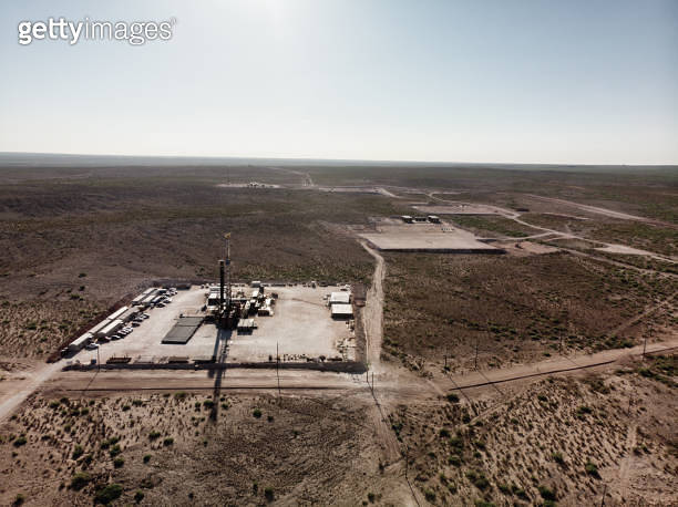 Aerial View Of An Oil Platform, Fracking, Drill Rig, In West Texas 이미지 ...