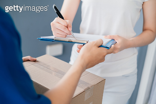 Express Send Form Door to door delivery express sending send a package wearing mask to ...