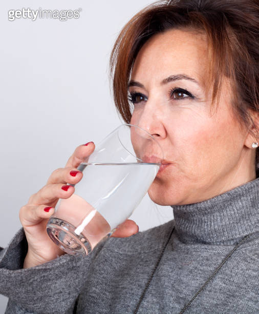 woman drinking a glass of water 이미지 (1202351454) 게티이미지뱅크