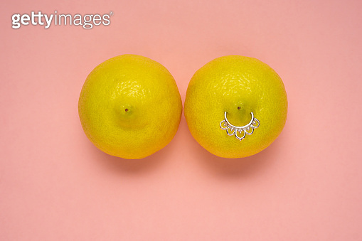Breast piercing. 이미지 (1214708934) - 게티이미지뱅크