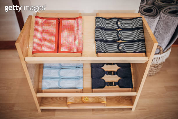 Dress learning boards for preschool children 이미지 (1248514176) - 게티이미지뱅크