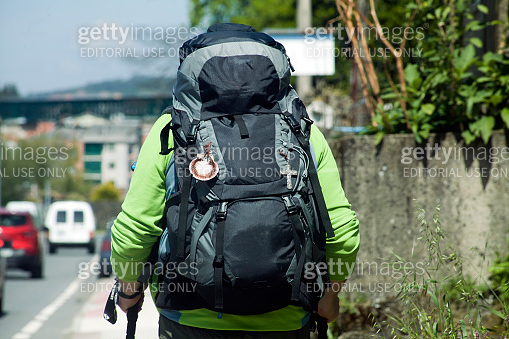 Pilgrim in 'camino de santiago', backpack and scallop shell. 이미지 ...