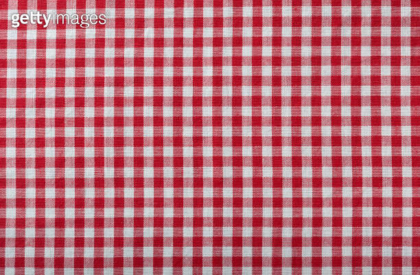 red checkered fabric tablecloth as background 이미지 (1218338032) - 게티이미지뱅크