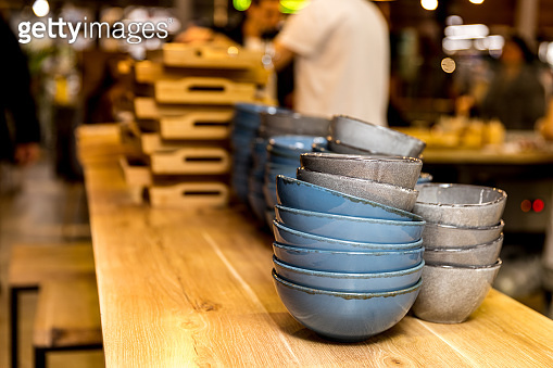 A stack of plates and bowls on a restaurant counter 이미지 (1248311202 ...