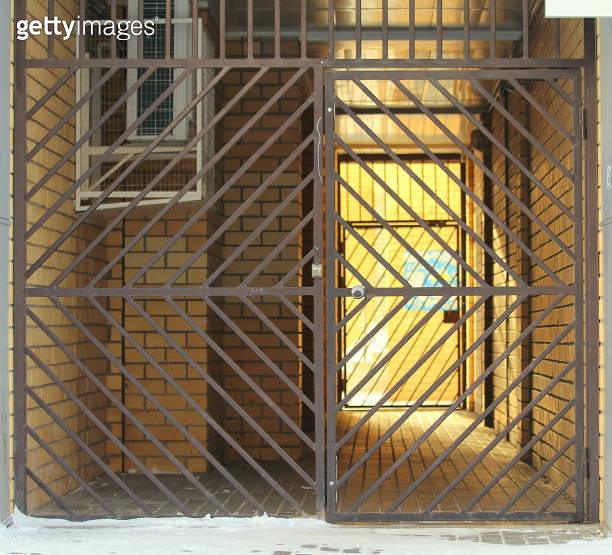 Metal gates blocking the courtyard, bright sunlight 이미지 (1205590184 ...