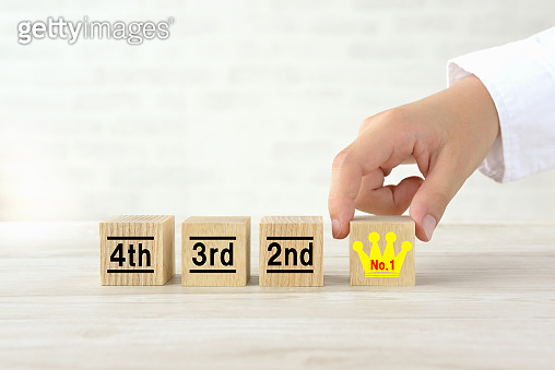 Child's hand and wooden blocks with ranking number (1266225978) - 게티이미지뱅크