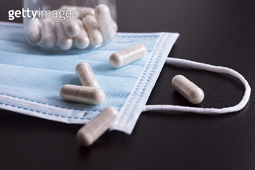 Mask Tablet Surgical mask with tablets and container 이미지 (1214874488) - 게티이미지뱅크
