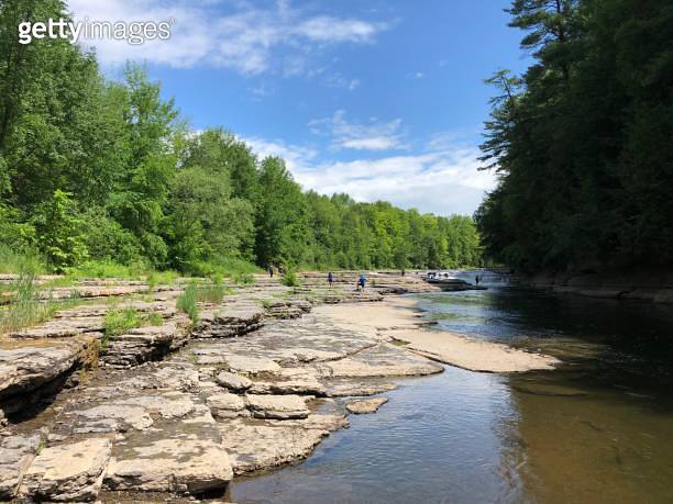 Long Rigriver Long rocky river for swimming and fishing 이미지 (1254445748) - 게티이미지뱅크