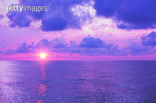 Seascape in the evening. Sunset over the sea with beautiful sky 이미지 ...