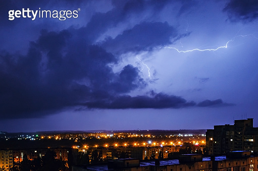Thunderstorm with lightning and thunder over the night city 이미지 ...