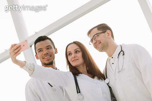 close up.group of medical doctors taking selfies. 이미지 (1202861019) - 게티