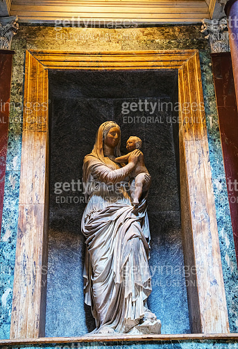 Maria Raphael Raphael and Maria Bibbiena tomb in the Pantheon 이미지 (1198079717) - 게티이미지뱅크