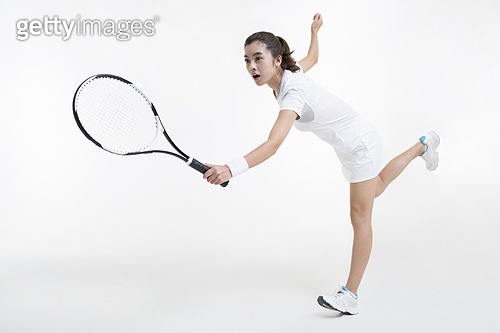 Young Chinese woman playing tennis 이미지 (a11094793) - 게티이미지뱅크