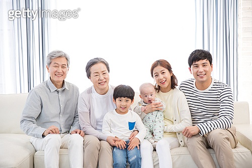 가족, 가족모임, 가정생활 (주제), 노인커플 (이성커플), 부부, 부모 (가족구성원), 미소, 어린이 (인간의나이), 아기 ...